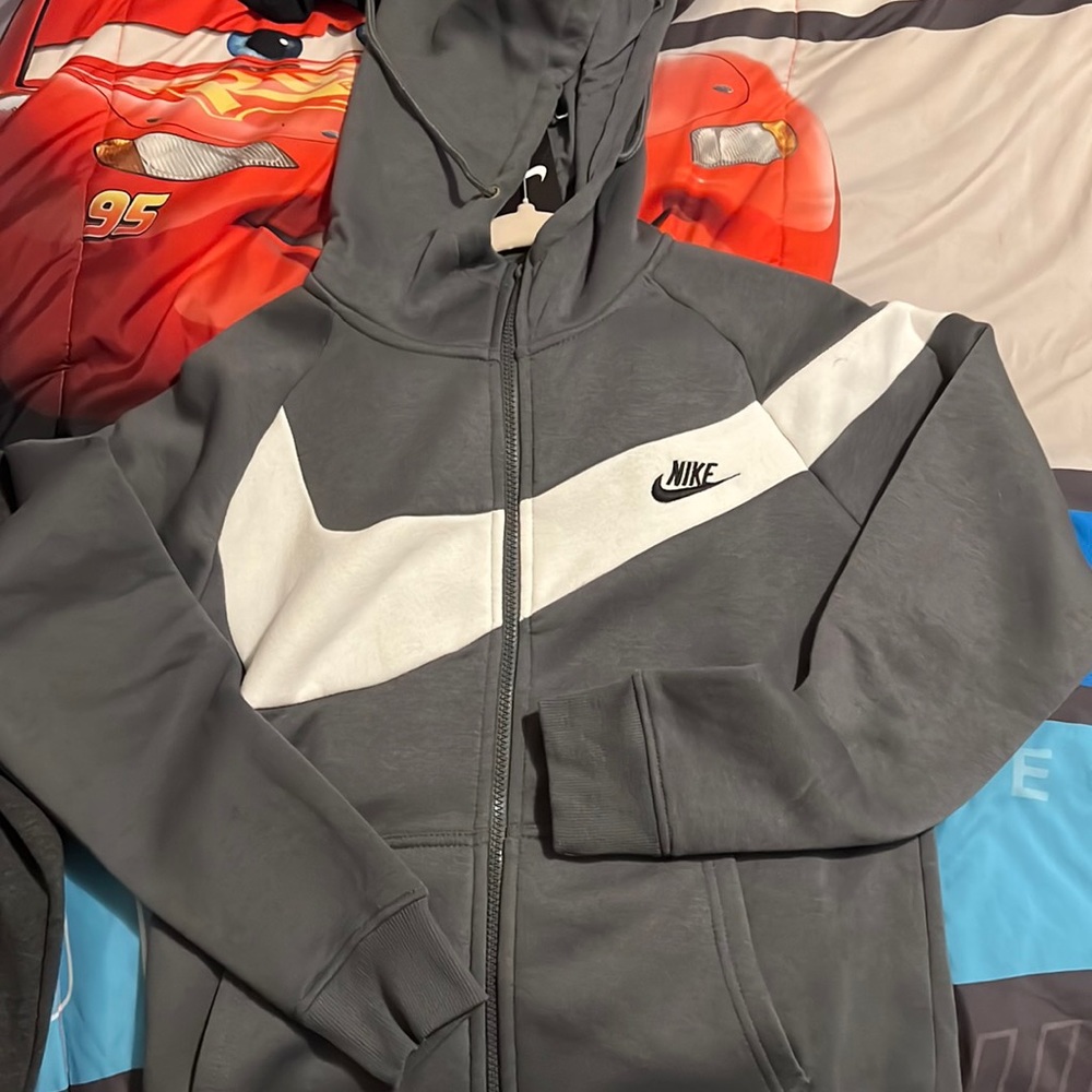 Nike tech sweatsuit— size small— selling the jacket and pants for one price